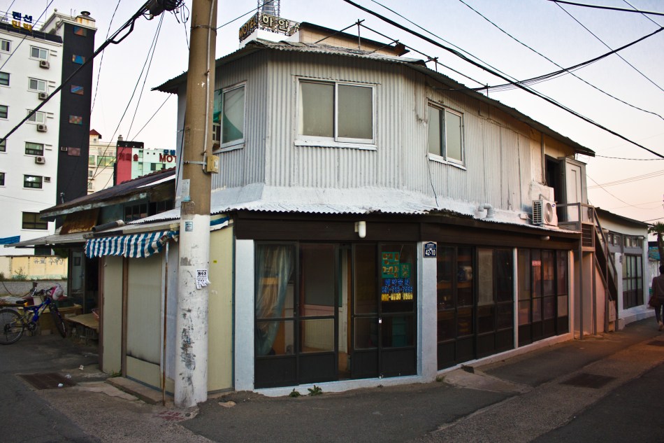 songjeong beach side building
