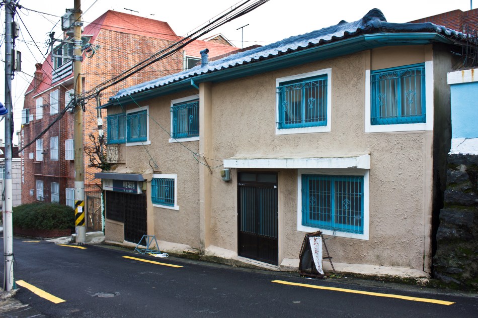 chojangdong curvy house 1