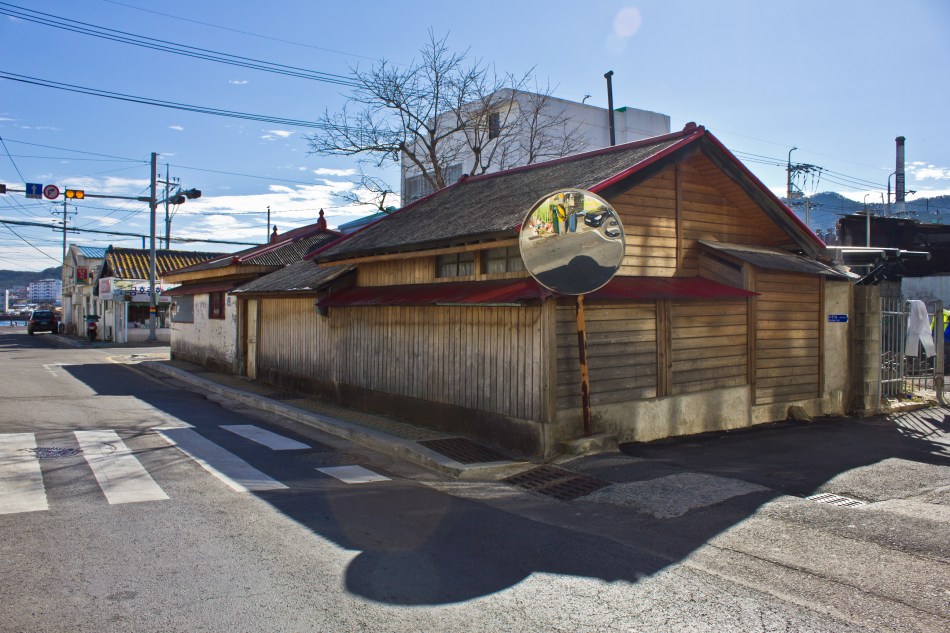 colonial building rewood