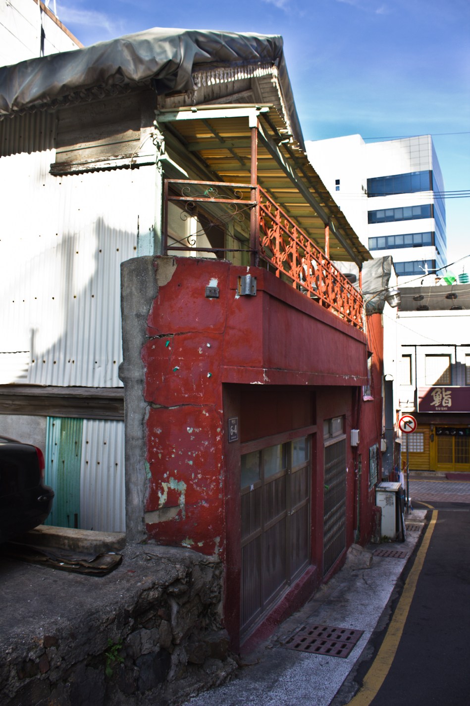 terrible japanese house near old han bank