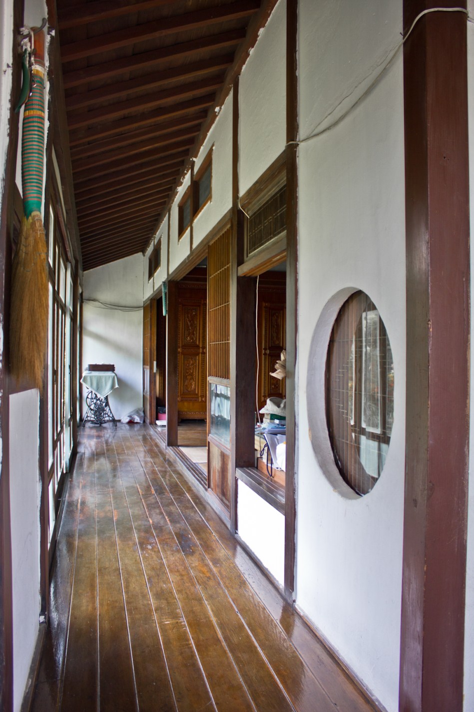 daejeo red japanese house