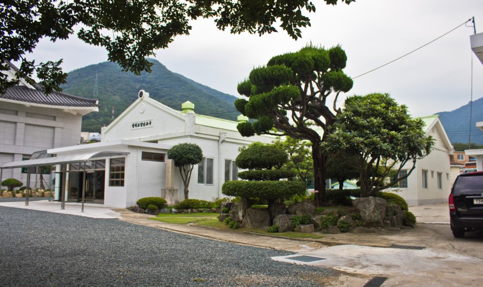 jinhae old temple neighbor building
