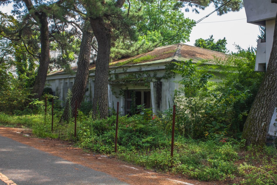 jinhae war college neighbor buildings