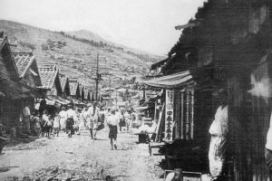 Colonial era buildings in Yeosu West Market, 1958.